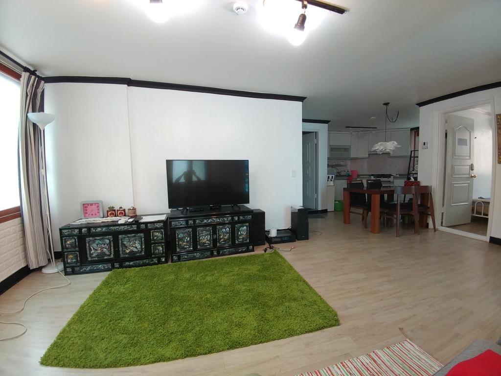 Tne House