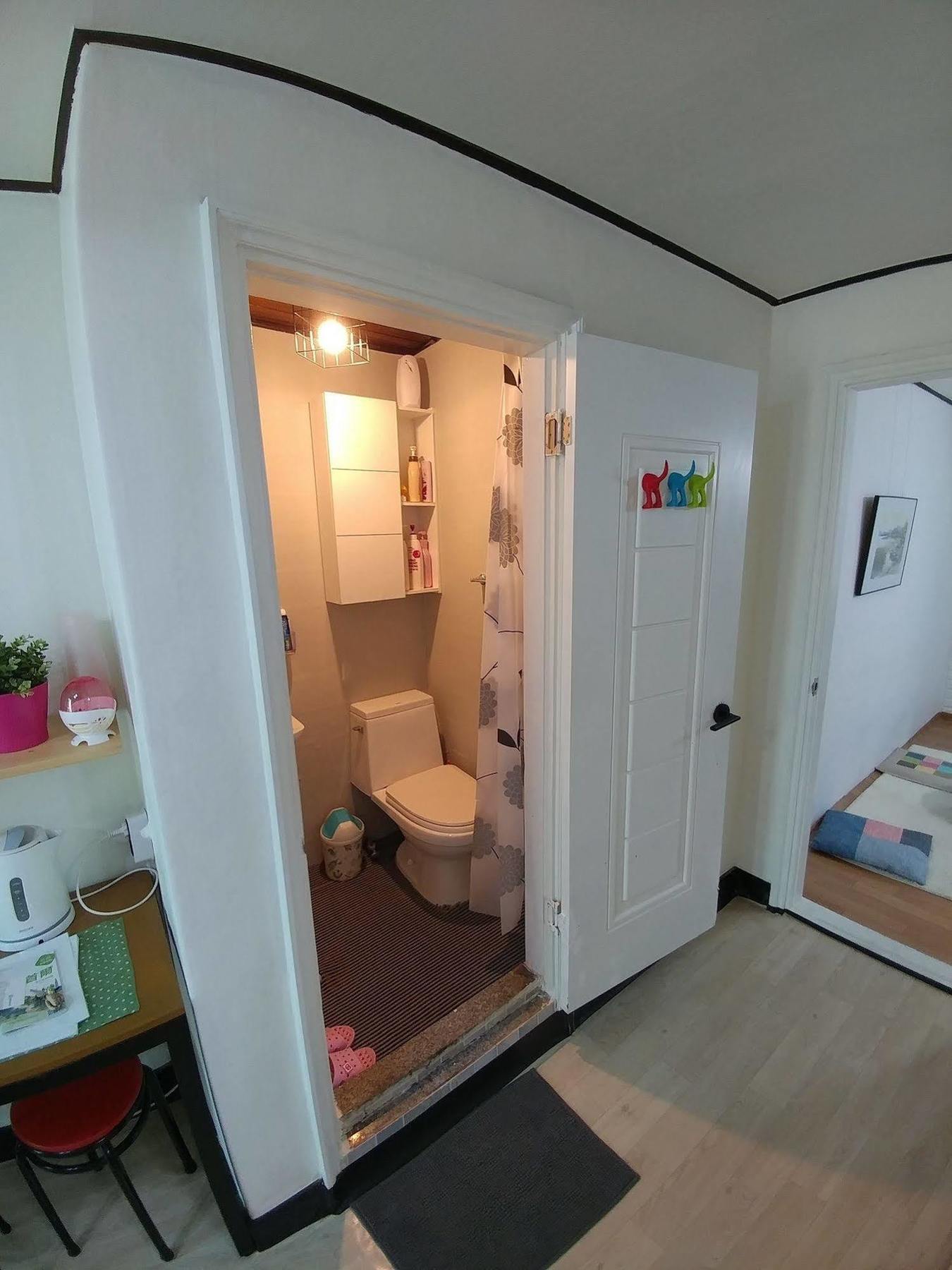 Tne House 2*