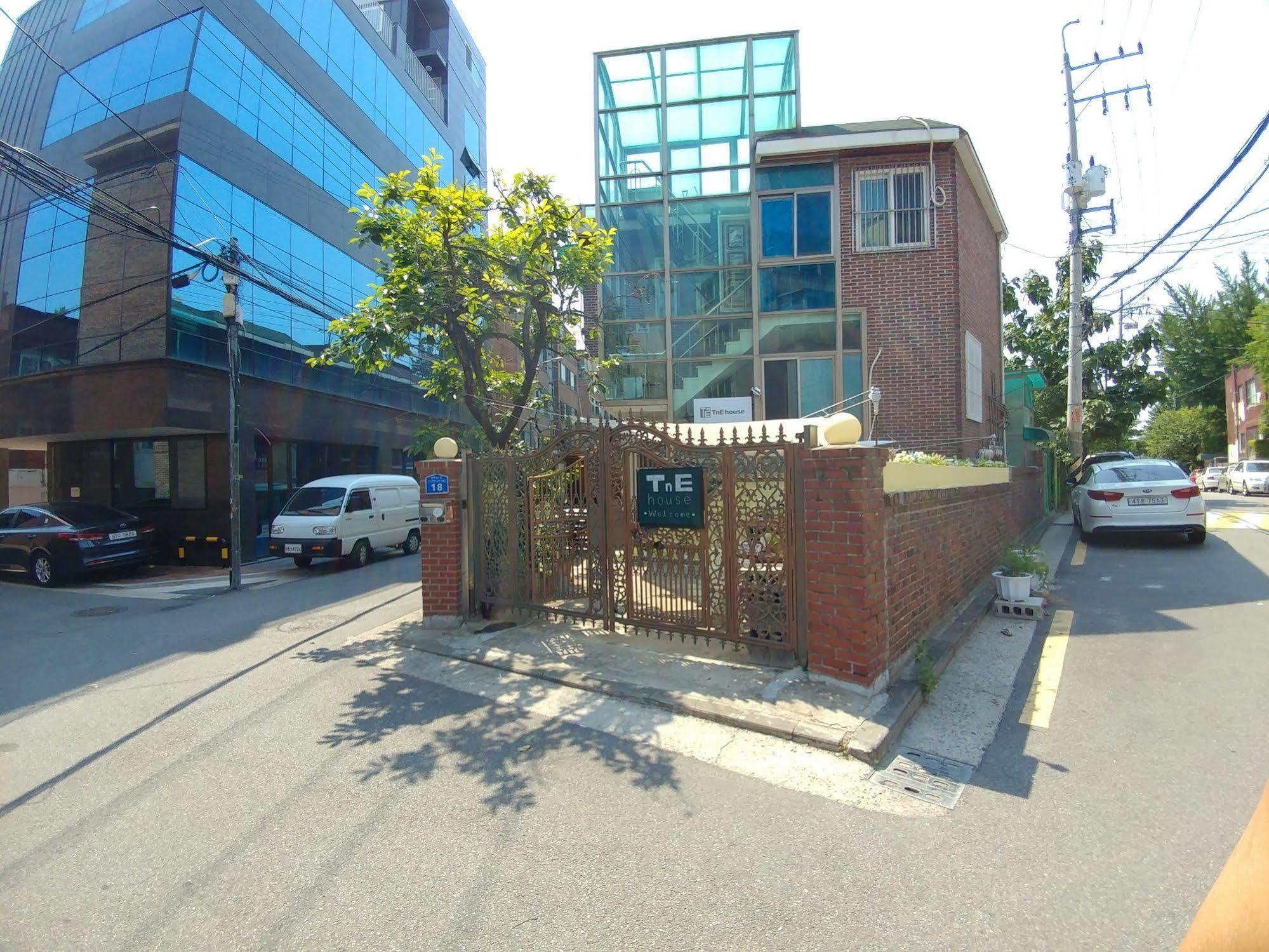 Tne House 2*